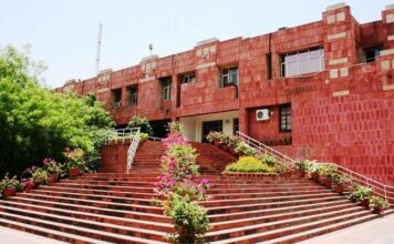 JNU STUDENTS CLASH TOGETHER OVER ELECTION COMMITTEE DISPUTE